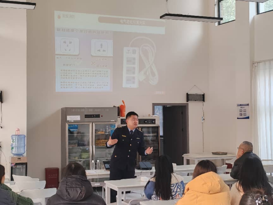 我公司開展消防安全知識培訓會和下半年現場處置演練